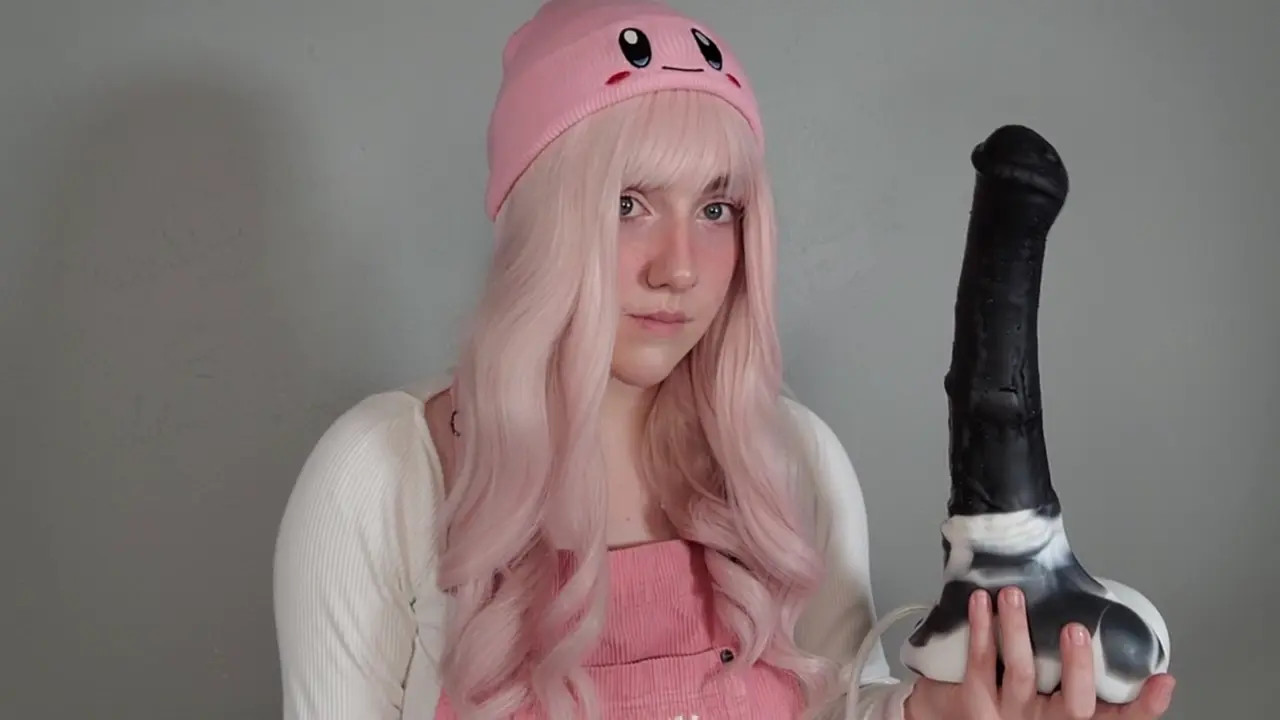 Miss Princess Kay Sucking A Dildo With Her Kirby Hat On - ePornLeak