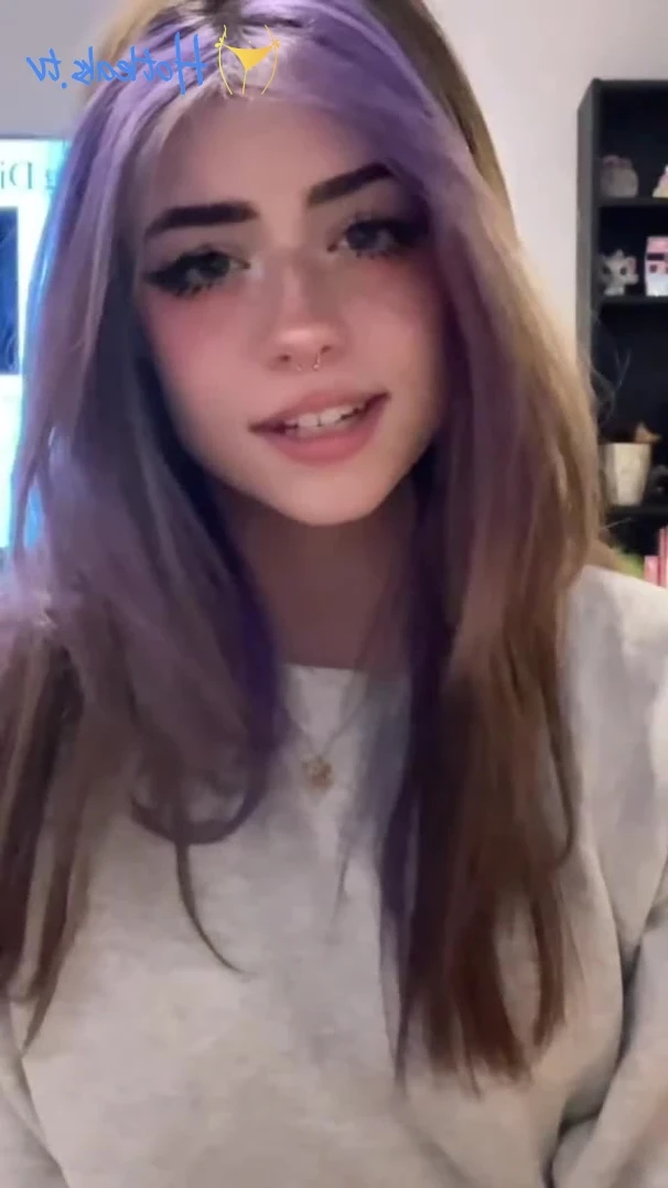 hannah <3 [ hannahowo ] - Hey peeps… I haven’t been well these past few days and still not - ePornLeak