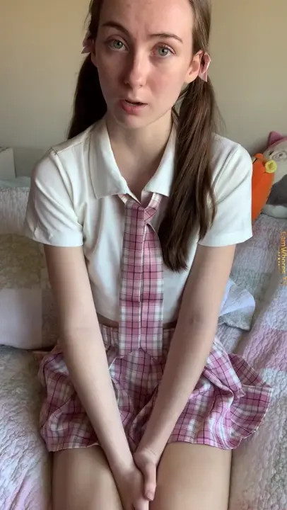 Schoolgirl Can Only Think About Masturbating - ePornLeak