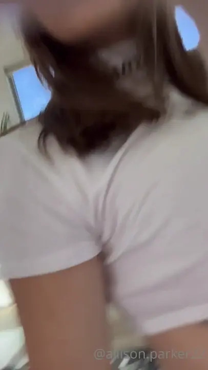 Allison Parker Shows Us Her Nice Ass - ePornLeak