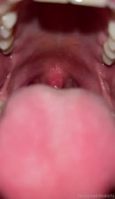 Babi Rhi Shows Her Uvula