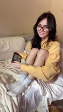 Essaere Looks Sexy In Glasses