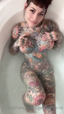 Girl With Tattoos Masturbates In Bathtub