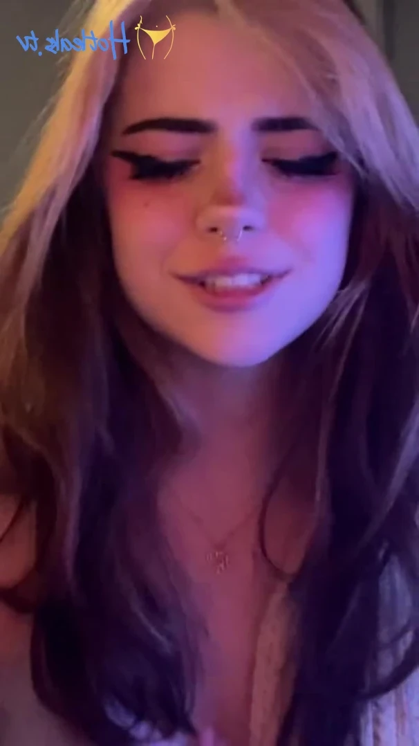 hannah <3 [ hannahowo ] - Summer is here and you guys will be seeing a lot of boat toes 👣 - ePornLeak