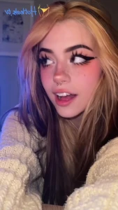 hannah <3 [ hannahowo ] - Both of us @emmy_monika fuck your ass tonight? 🥵️😈