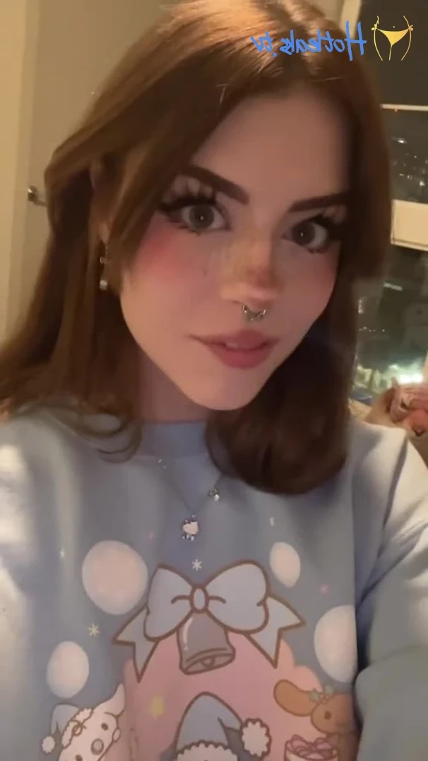 hannah <3 [ hannahowo ] - Una foto en el espejo - ePornLeak