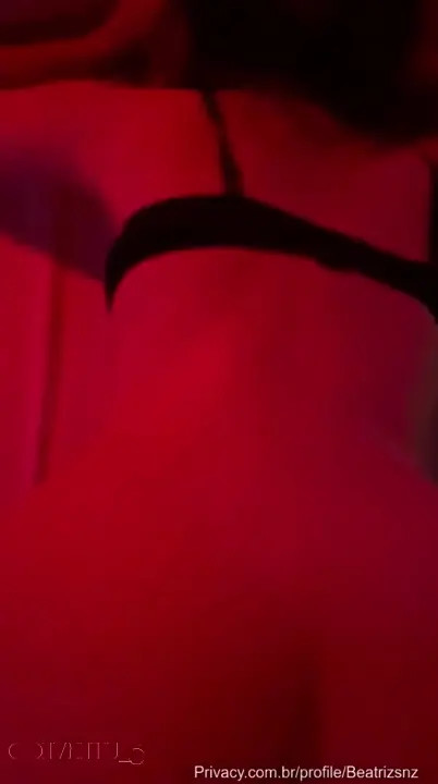 Beatrizsnz Has Sex In A Red Room - ePornLeak