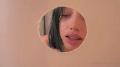 Ruth Lee Sucks A Fat Cock Through A Glory Hole