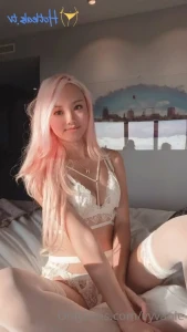 Vyvan Le [ vyvanle ] - 3 short clips of sex in the city, Giantess_Lady in red