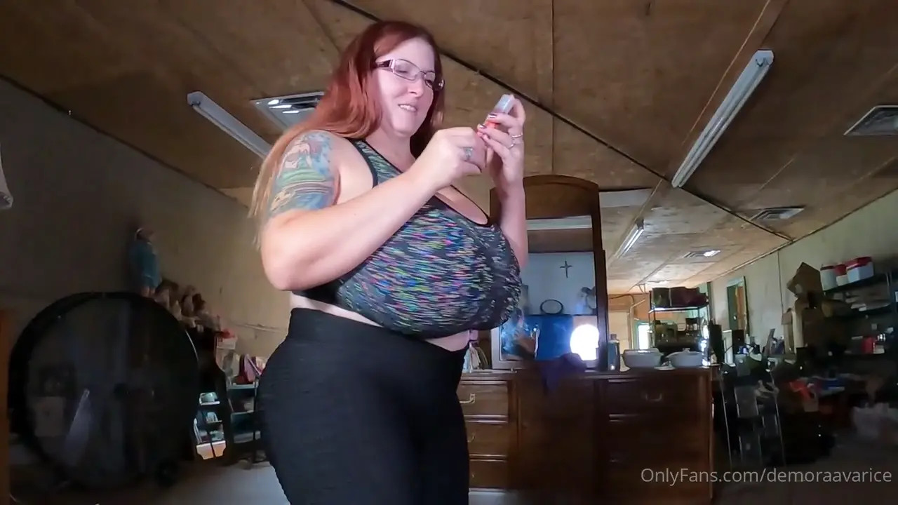 A Fat Cock Fits Perfectly Between Demoraavarice's Huge Tits - ePornLeak