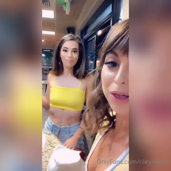 Riley Reid And Her Girlfriend Blow A Stranger At McDonald's - ePornLeak