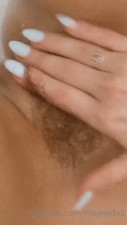 Riley Reid Pleasing Her Hairy Pussy In The Bath