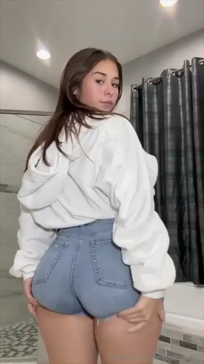 SophieRaiin Moving Her Ass - ePornLeak