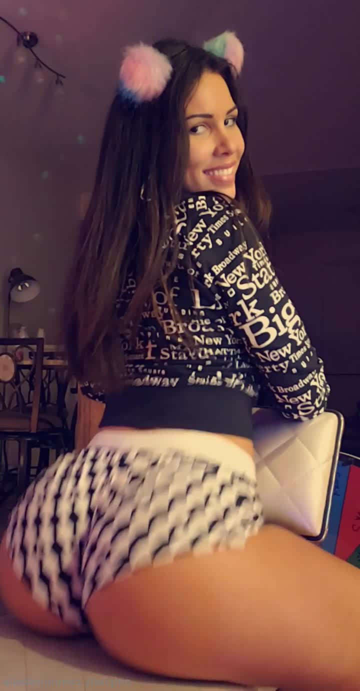MissBella - The towel is a paid actor - ePornLeak