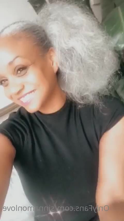 Sinnamon Love [ sinnamonlove ] - Awhhh, don’t be jealous foot boy.  I’ll let you sniff my fishnets - ePornLeak