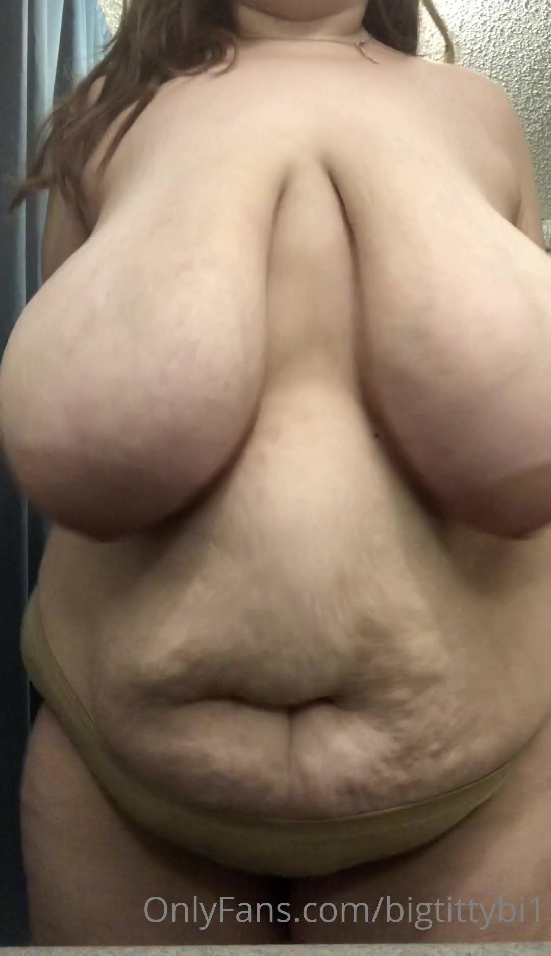 Busty Babe [ bigtittybi1 ] - Disneyyyyyland! - ePornLeak