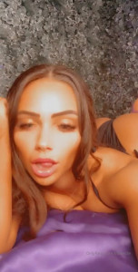 BRONTË [ bbrontte ] - Love it when he squirts that baby oil all over me and the rest
