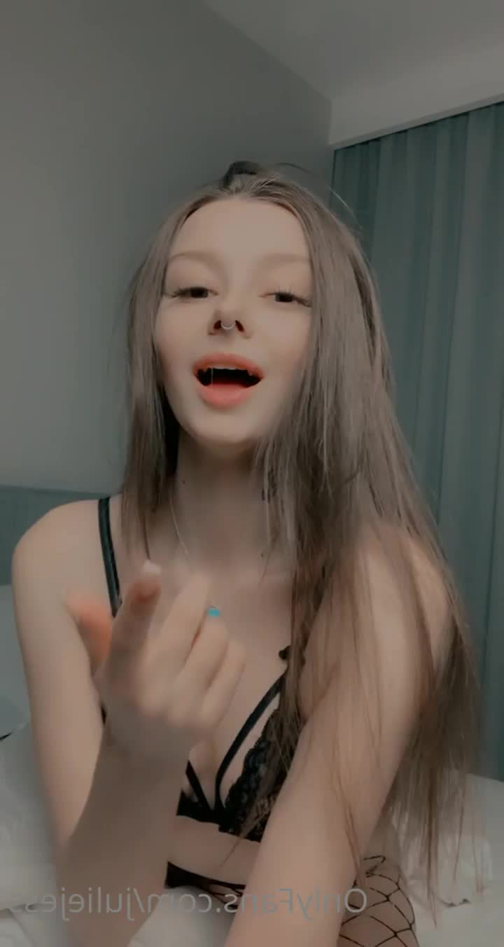 Julie Jess [ juliejess ] - Do you wanna know how dirty I can be? 😈 - ePornLeak