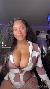BIG TITTY JAS 🍒 🧚🏽‍♀️ [ jjuicyjaz ] - Dives into my tits