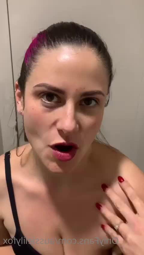 Aussie Lily Fox Perth [ aussielilyfox ] - farting a few times on a chair and leaving it stinking  would you - ePornLeak
