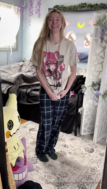 Summer Smores Tries On Her New Bras - ePornLeak