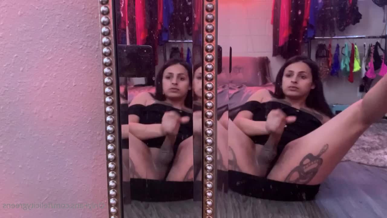 TS Felicity Fox [ thefelicityfox ] - Comment what you wanna see more of 💞 - ePornLeak