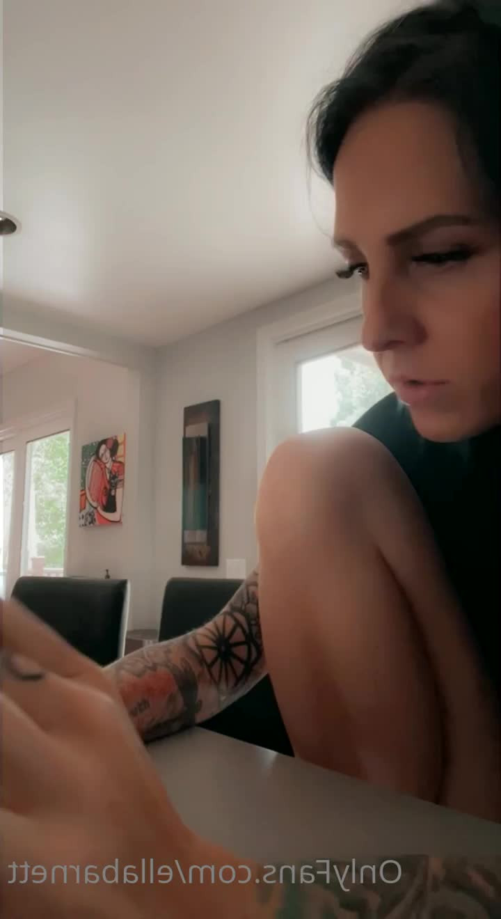 Ella Barnett-  Bisexual Tattooed Mom [ ellabarnett ] - Any feet custom content requests, DM me 😋🦶🏼 - ePornLeak