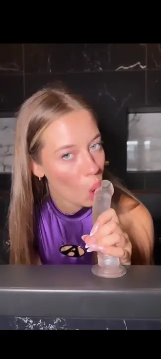 Viktoriakpa Practices Blowjob With A Dildo - ePornLeak