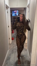 Urgirlvalentina Taking A Selfie While Flaunting Her Curves