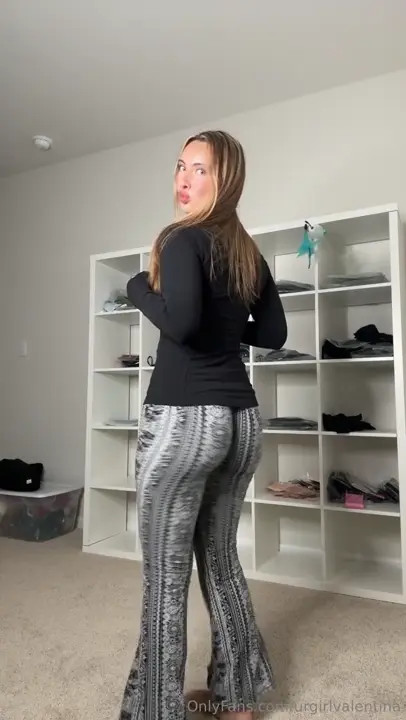 Urgirlvalentina Making Her Booty Clap - ePornLeak