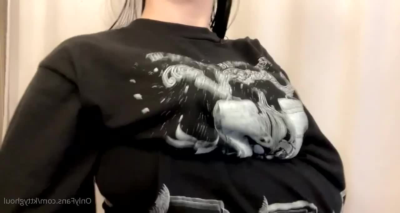 elissa ♡ [ kttyghoul ] - Went to start my car and it s so cold my nipples got hard instantly - ePornLeak