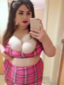 bunny_bbw [ bunny-bbw ] - Hard Striated Pecs!