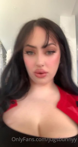 jugsbunnyy - I get horny on car rides