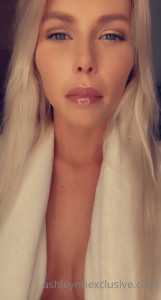 𝐀𝐬𝐡𝐥𝐞𝐲 𝐒𝐨𝐮𝐭𝐡𝐞𝐫𝐧 𝐁𝐞𝐥𝐥𝐞 𝐂𝐨𝐰𝐠𝐢𝐫𝐥 🤠 [ southernbellecowgirl ] - Most of you have seen by now that I smashed my phone when I went away