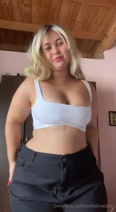 Sofialovezxo Massages Her Tits In A Tight White Top - ePornLeak