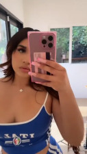 Peachybunzoy Casually Showing Her Hot Body In The Mirror