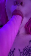 Iluvl3x Sucks A Pink Dildo