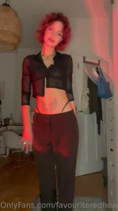 kimii [ favouriteredheadbella ] - It’s getting hot in here 🔥