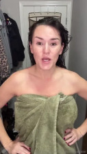 Hotmomnexxxtdoor Exposes Huge Tits Right After Shower