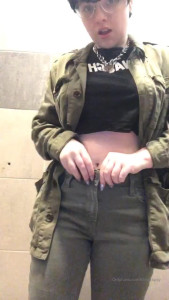 DitsyDaisy - She loves to use the whip