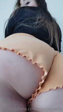 Maitwerking Twerks While Cam Zooms Her Jiggly Ass