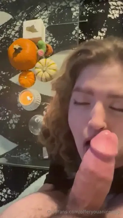 Offeryouaniceegg Deepthroats And Gets Fucked By A Fat Cock - ePornLeak