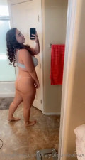 Rayofsunbabexxx Selfie Mirror Shot In Her Bra And Thong